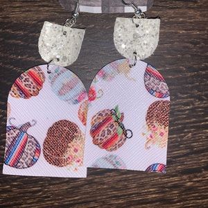 5/$15 Leather earrings